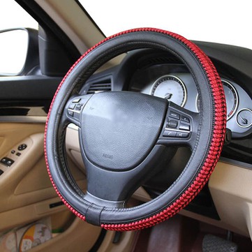 Калъф на волана от кожа или велур, което е по-добре